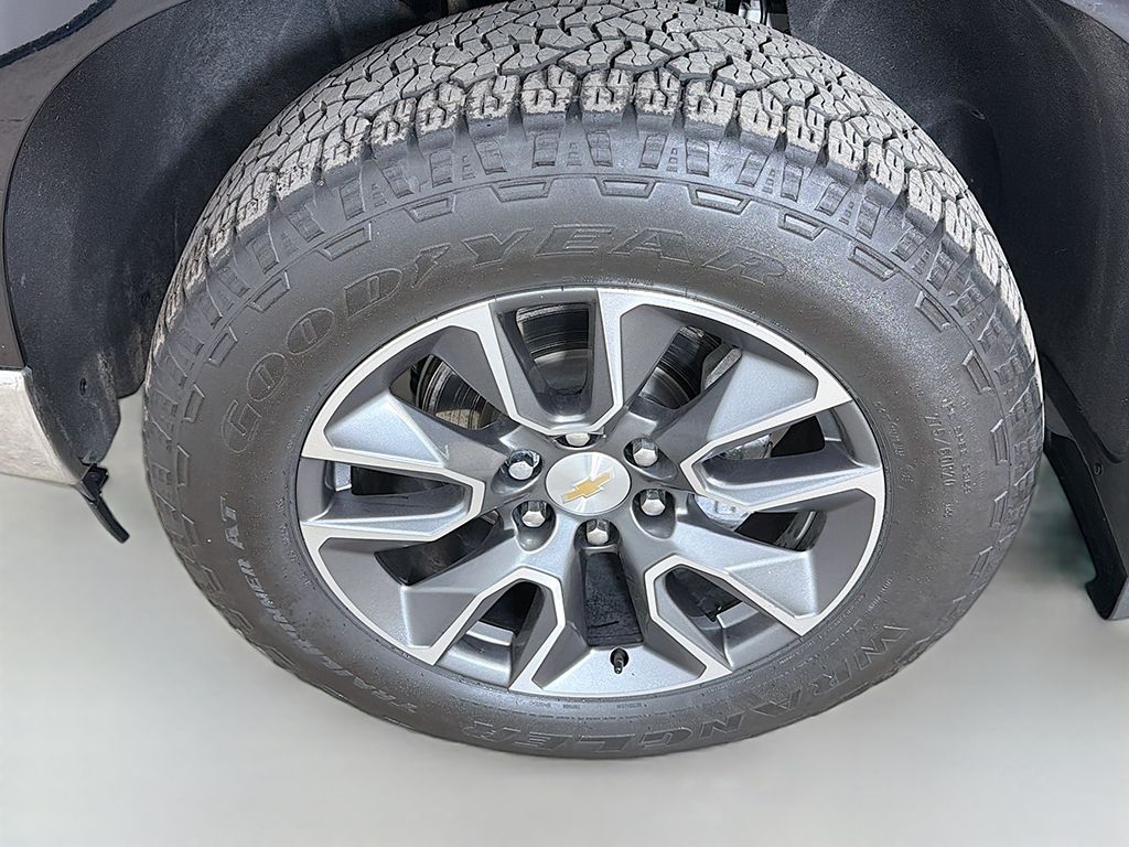 Used 2023 Black Chevrolet LT image 18