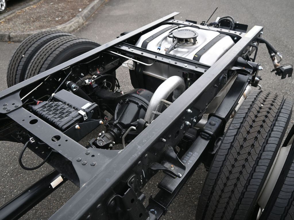 2024 Isuzu NPR HD 