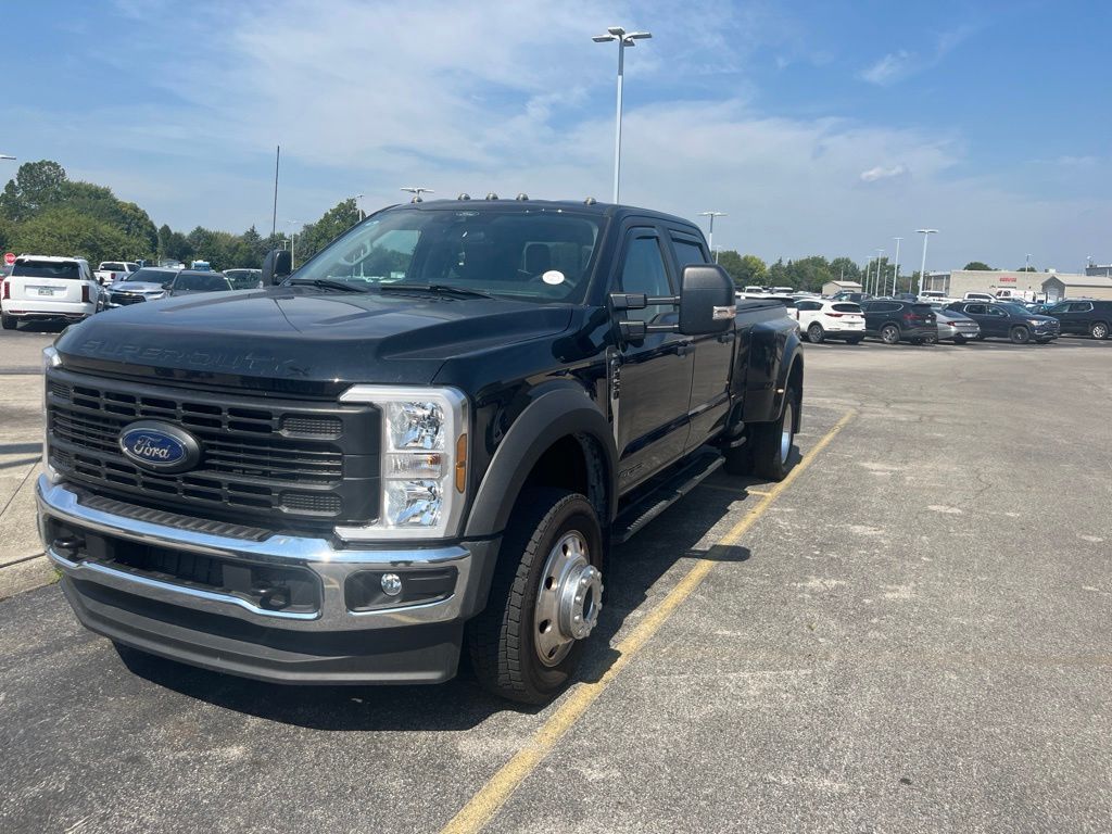 Agate Black Metallic 2024 Ford F-450 Super Duty Pickup Truck Four-Wheel Drive Automatic