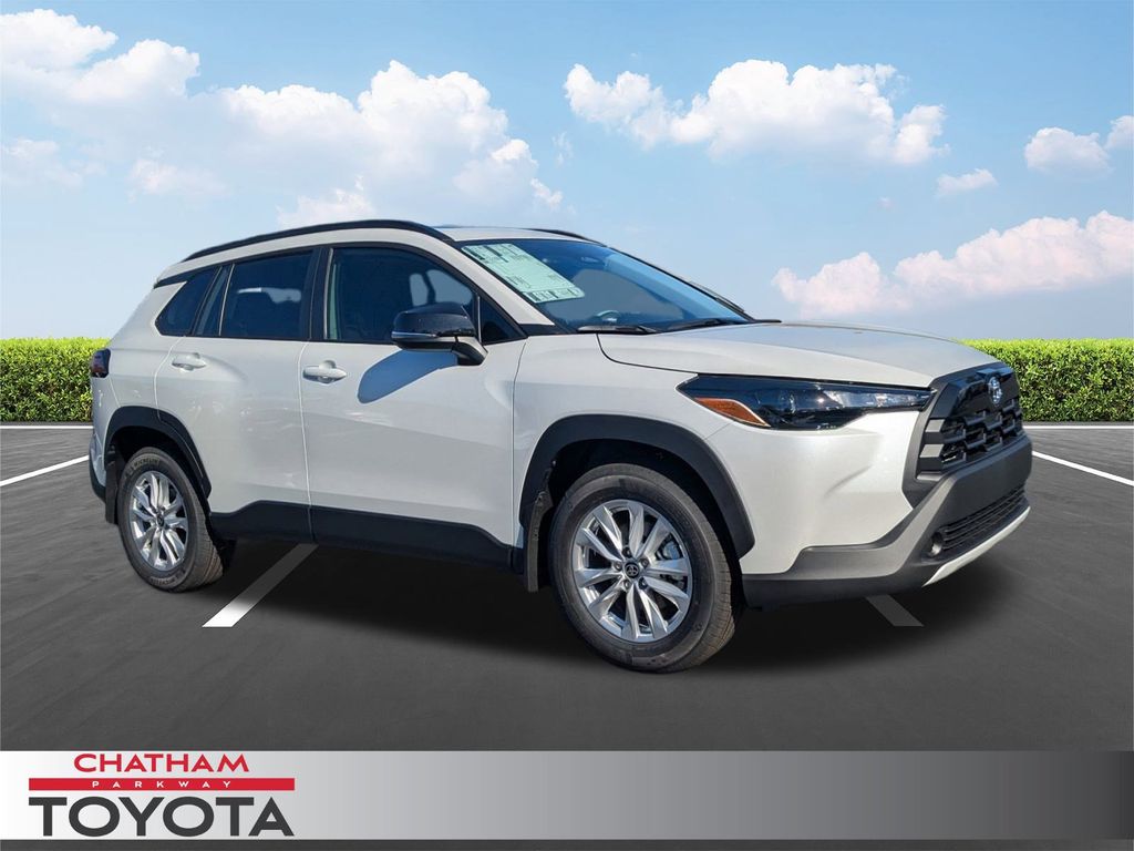 2026 Toyota Corolla Cross LE's photo