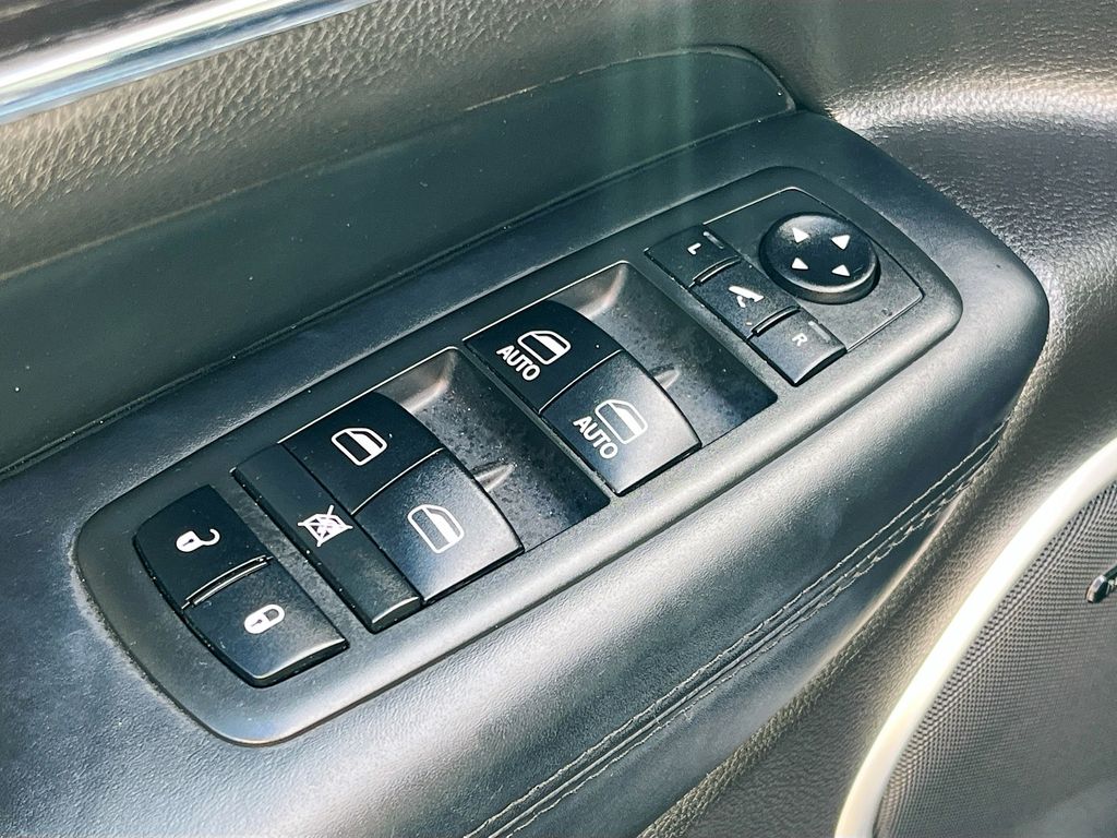 Used 2018 Gray Jeep Summit image 18