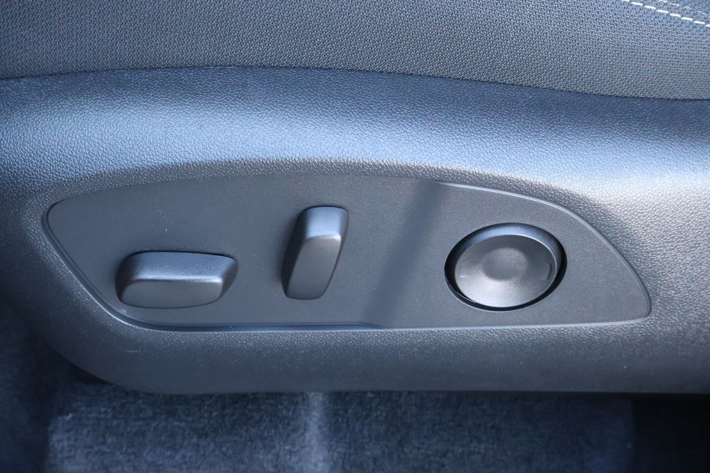 Thumbnail: 2026 Chevrolet Traverse - 16