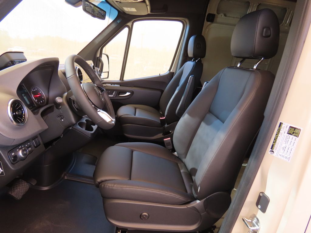 2025 Mercedes-Benz Sprinter 2500 19