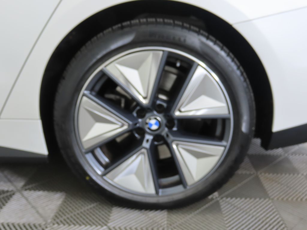 Thumbnail: 2025 BMW i4 - 30