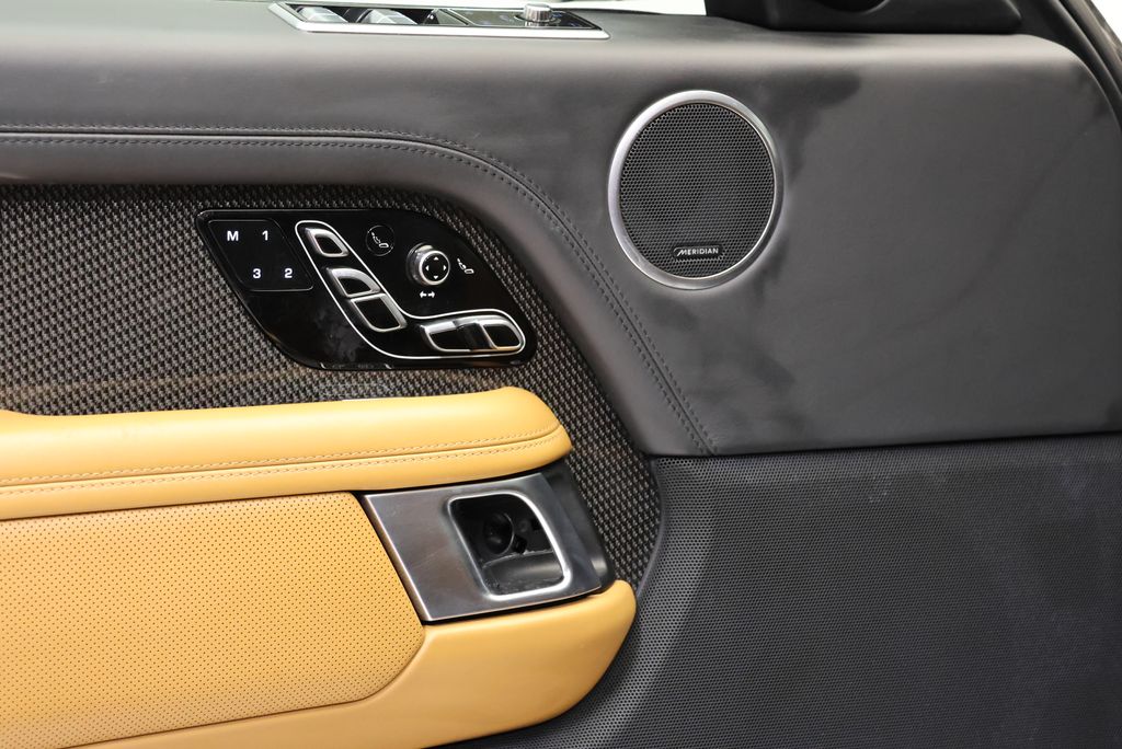 Thumbnail: 2019 Land Rover Range Rover - 27