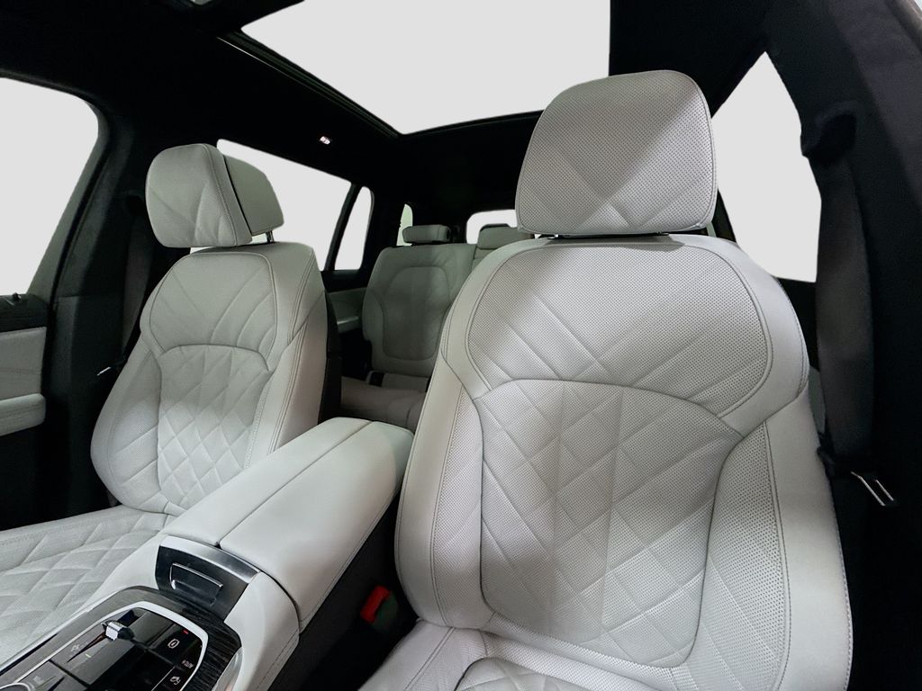 Thumbnail: 2026 BMW X7 - 5