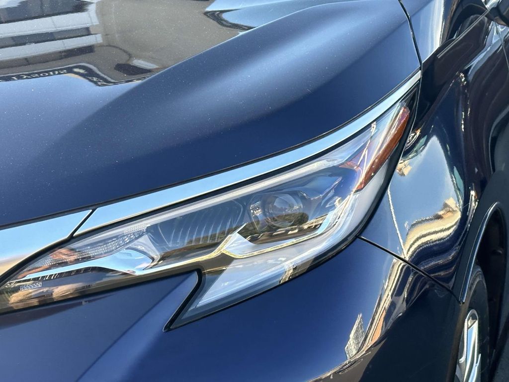 2022 Toyota Sienna Platinum 2