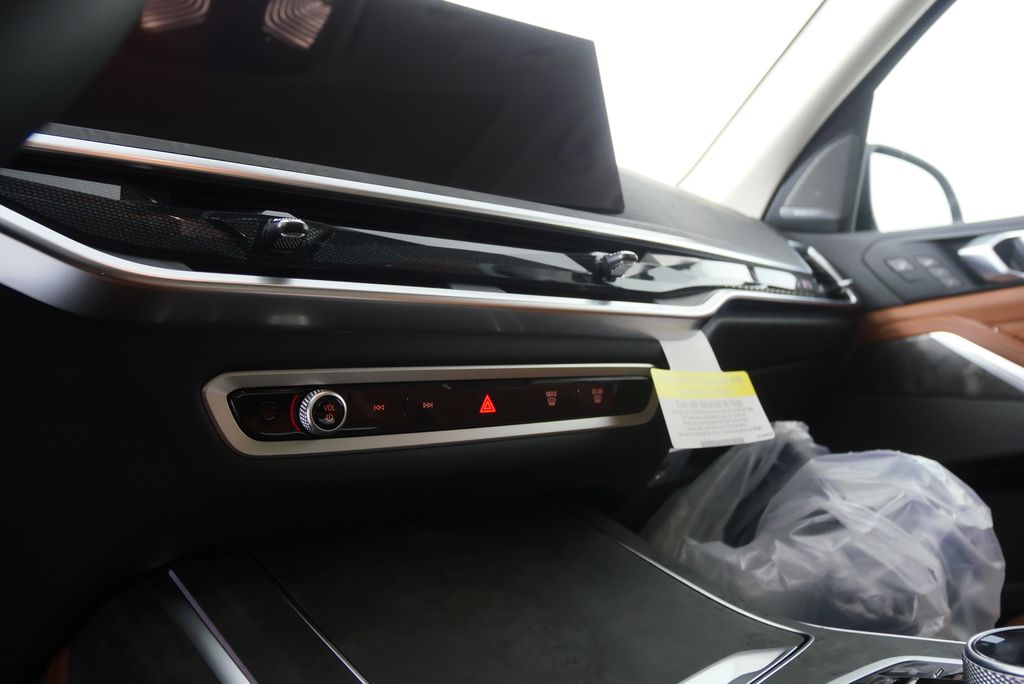 Thumbnail: 2026 BMW X7 - 23