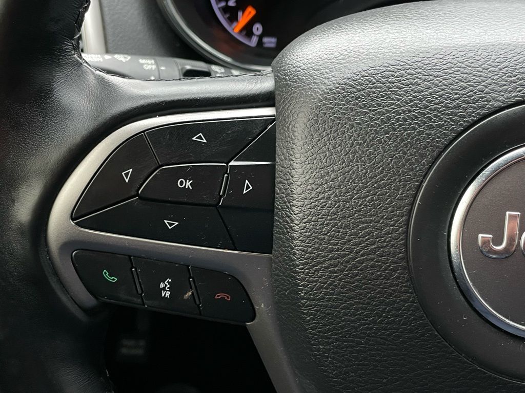 Thumbnail: 2021 Jeep Grand Cherokee - 14