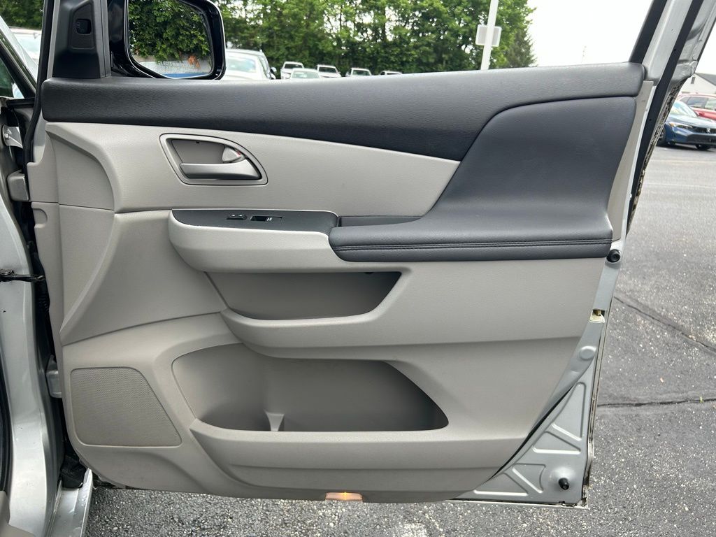 Thumbnail: 2012 Honda Odyssey - 28