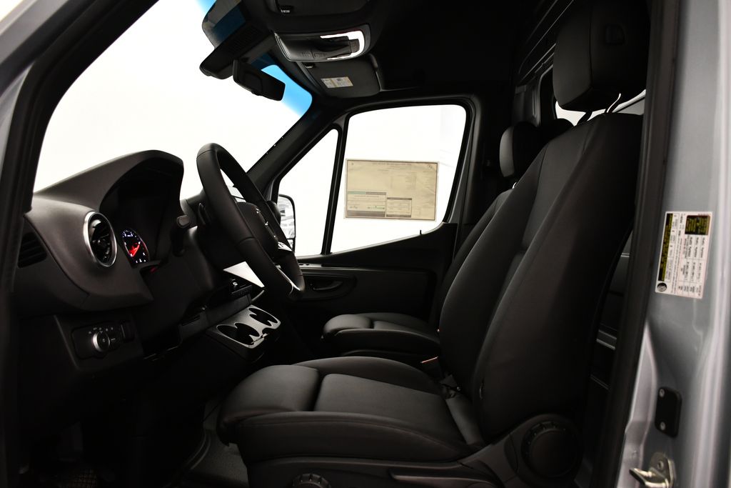 Thumbnail: 2025 Mercedes-Benz Sprinter - 28