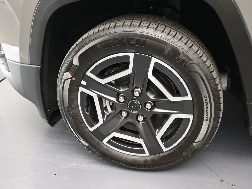 New 2026 Sting-Gray Clearcoat Jeep Laredo image 25