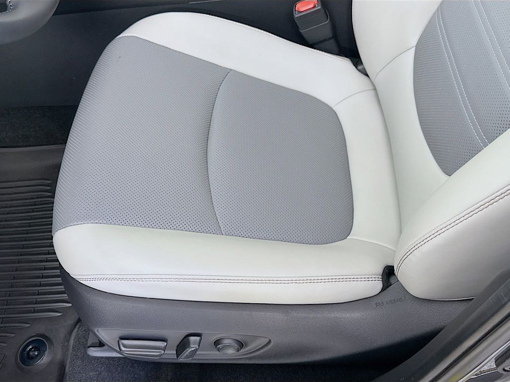 Thumbnail: 2024 Toyota RAV4 - 20