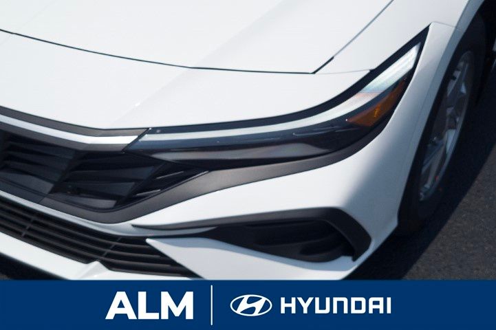 New 2026 White Hyundai SE image 10