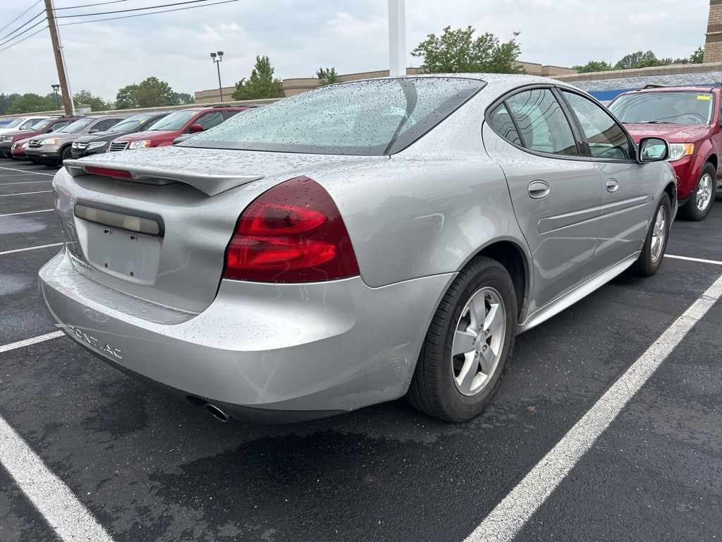 2008 Pontiac Grand Prix Base 3
