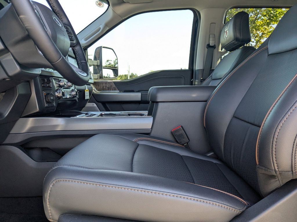 2025 Ford F-250 Super Duty Black Widow