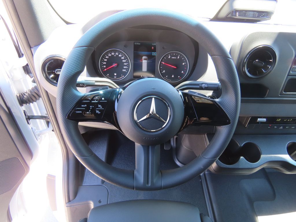 Thumbnail: 2025 Mercedes-Benz Sprinter - 11