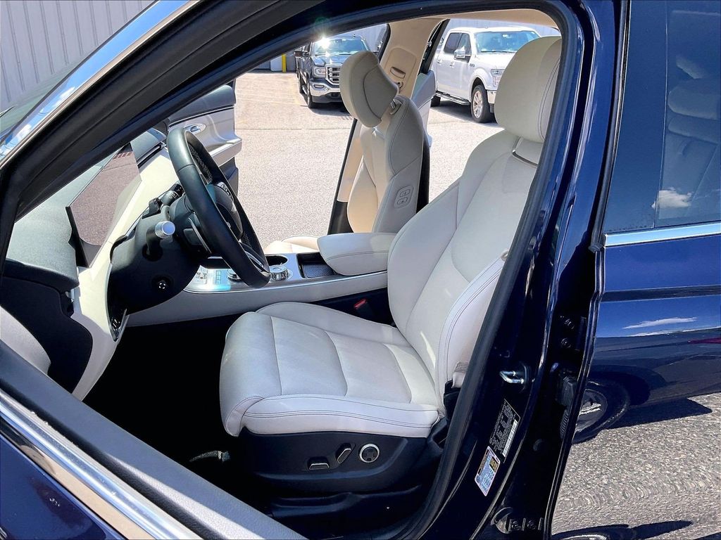 2026 Genesis GV70 — photo 10