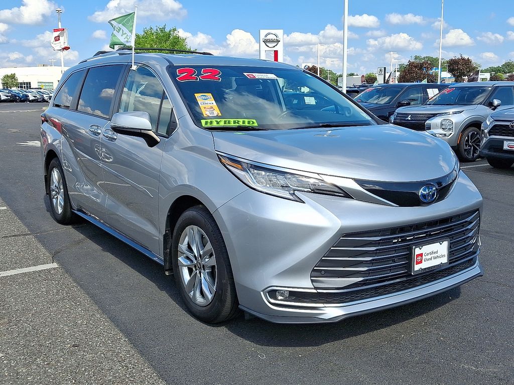 Thumbnail: 2022 Toyota Sienna - 3