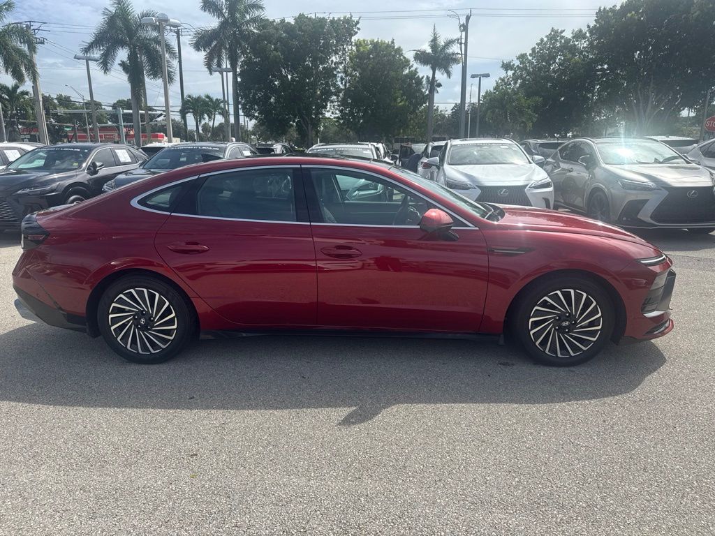 Used 2024 Red Hyundai Limited image 3