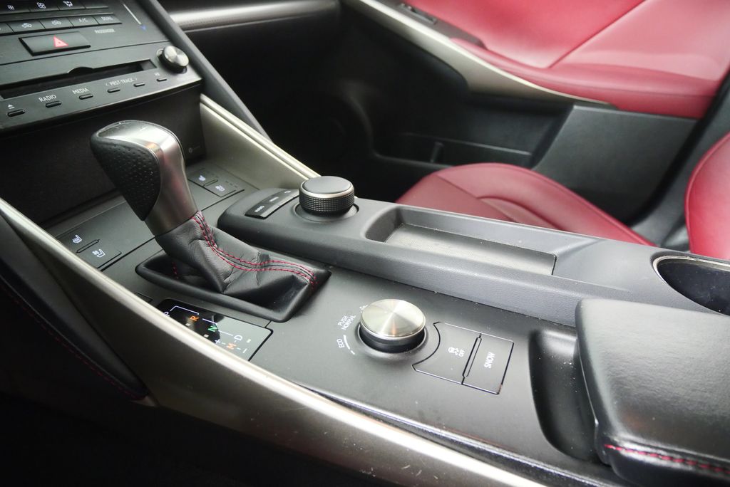 2018 Lexus IS 300 26