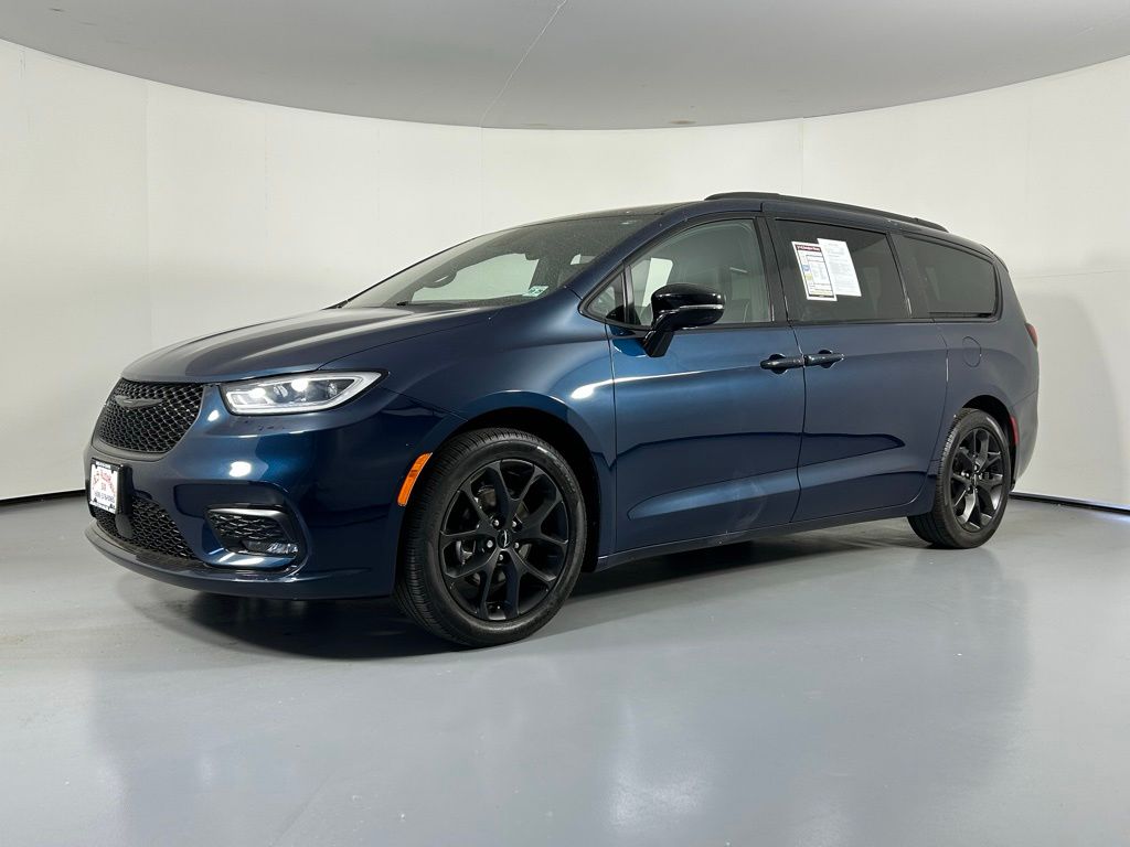 View vehicle photo 3