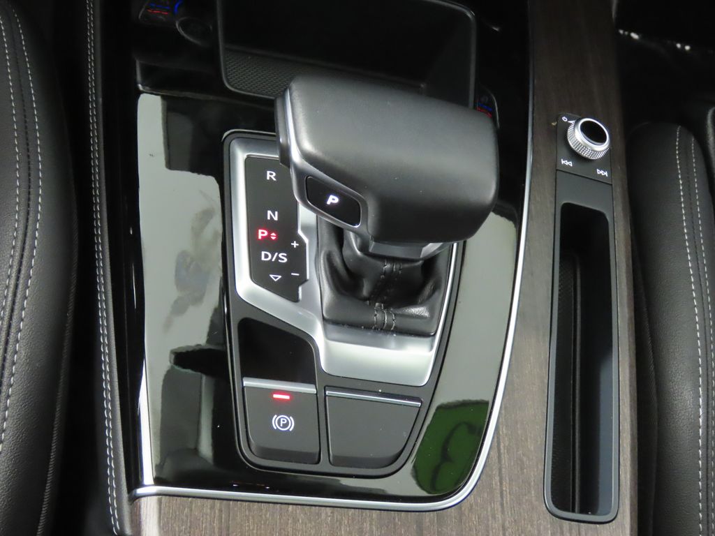 Thumbnail: 2023 Audi Q5 - 24