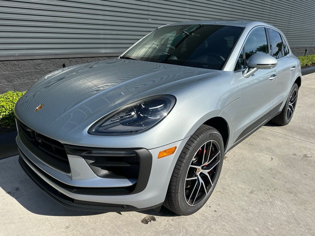 Thumbnail: 2026 Porsche Macan - 6