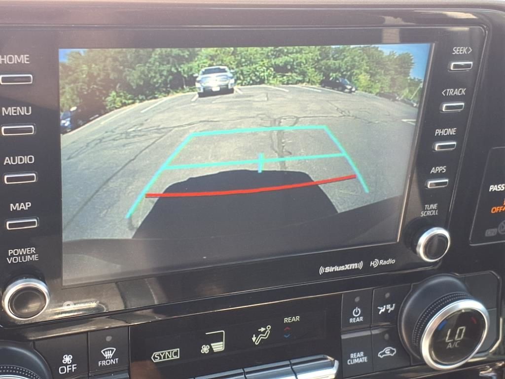 2022 Toyota Highlander LE photo 10