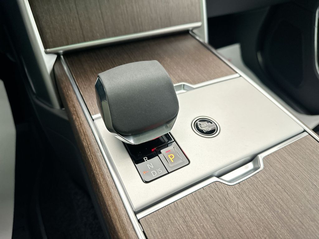 Thumbnail: 2025 Land Rover Range Rover - 9