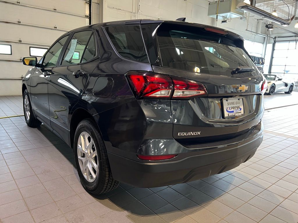View vehicle photo 7