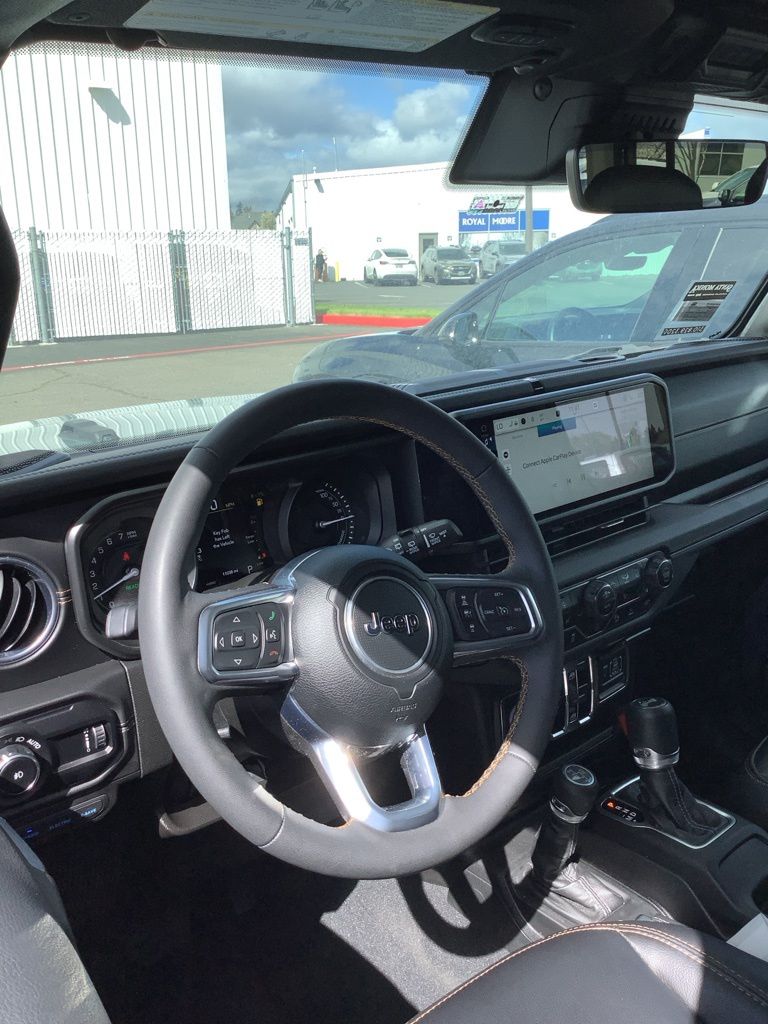 View vehicle photo 2