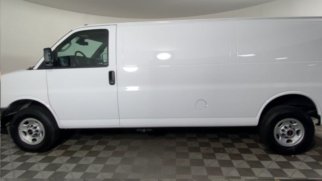 2023 GMC Savana 3500 Work Van 5