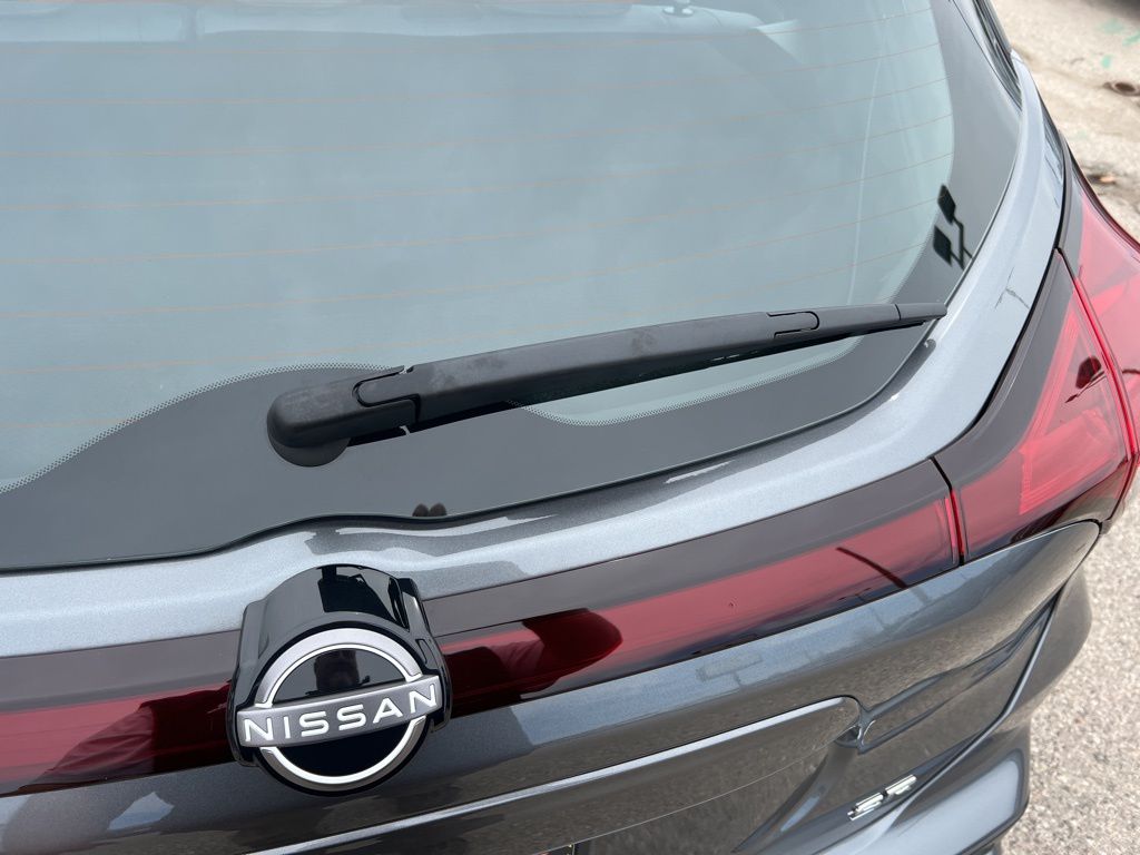2024 Nissan Kicks SR photo