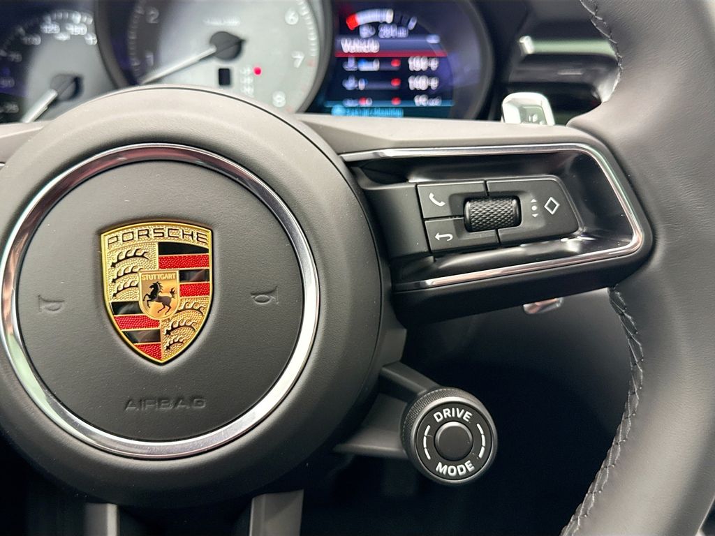 Thumbnail: 2026 Porsche Macan - 15