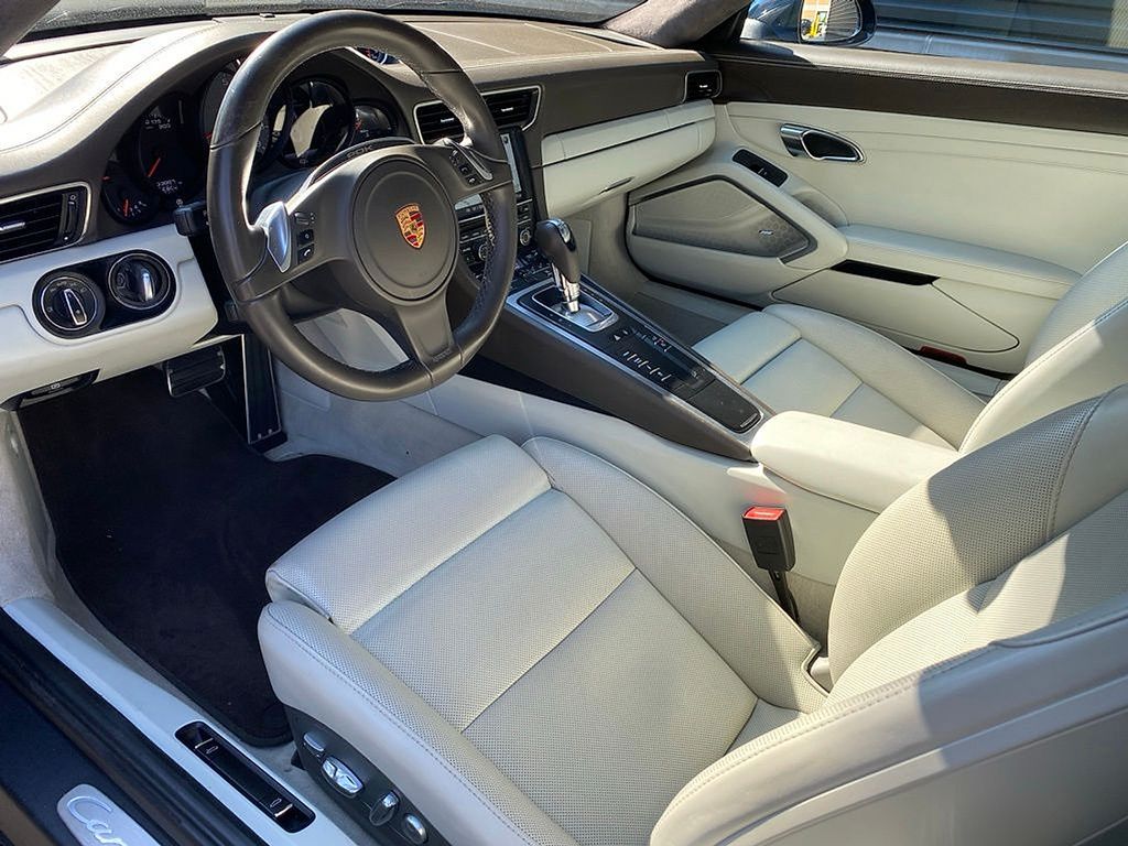 Thumbnail: 2015 Porsche 911 - 10