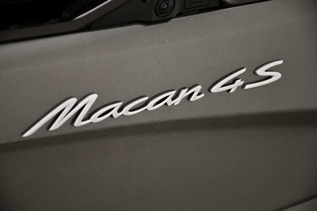 Thumbnail: 2025 Porsche Macan - 11