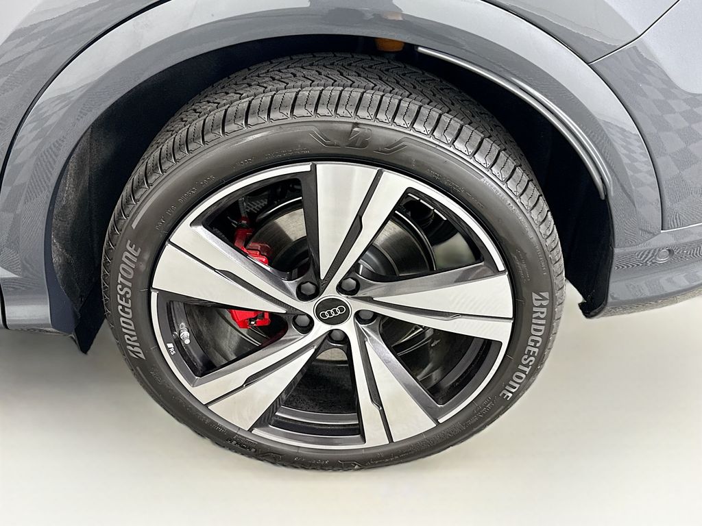 Thumbnail: 2025 Audi SQ5 - 30