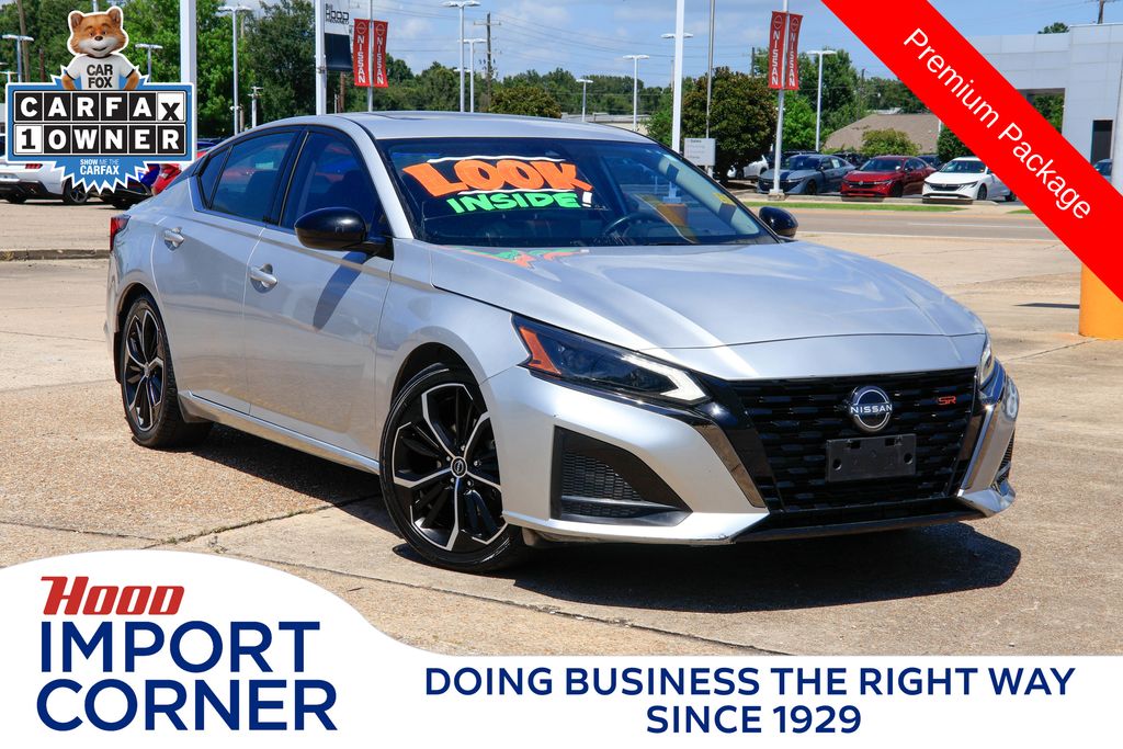 Brilliant Silver Metallic 2023 Nissan Altima Sedan Front-Wheel Drive Continuously Variable Transmission