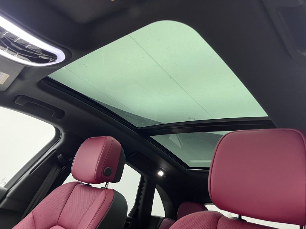 2025 Porsche Macan  21