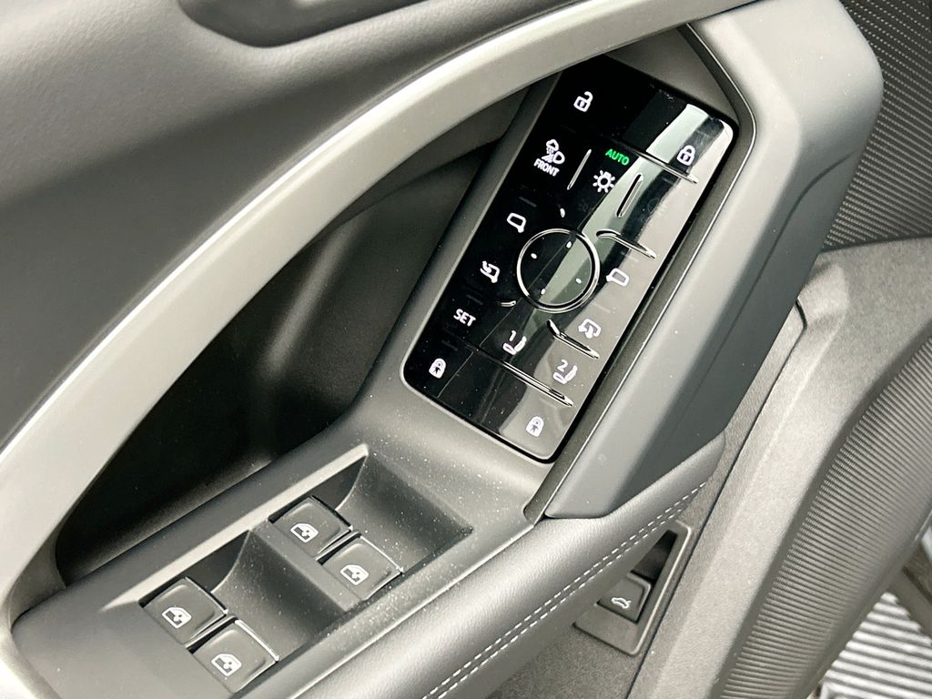 Thumbnail: 2025 Audi Q5 - 23