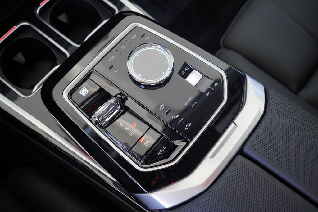 Thumbnail: 2026 BMW 7 Series - 20