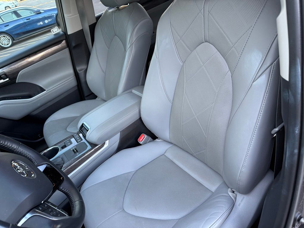 Thumbnail: 2021 Toyota Highlander - 6