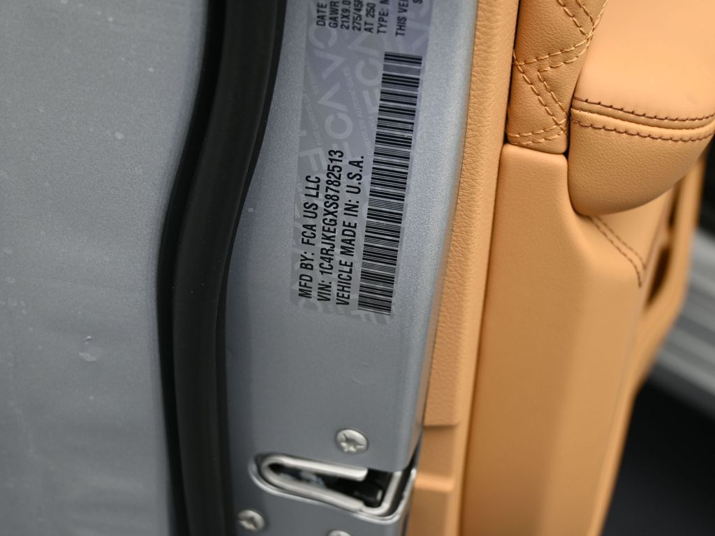 New 2025 Silver Zynith Jeep Summit image 18