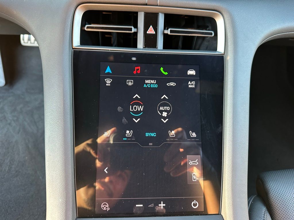 Thumbnail: 2025 Porsche Taycan - 23