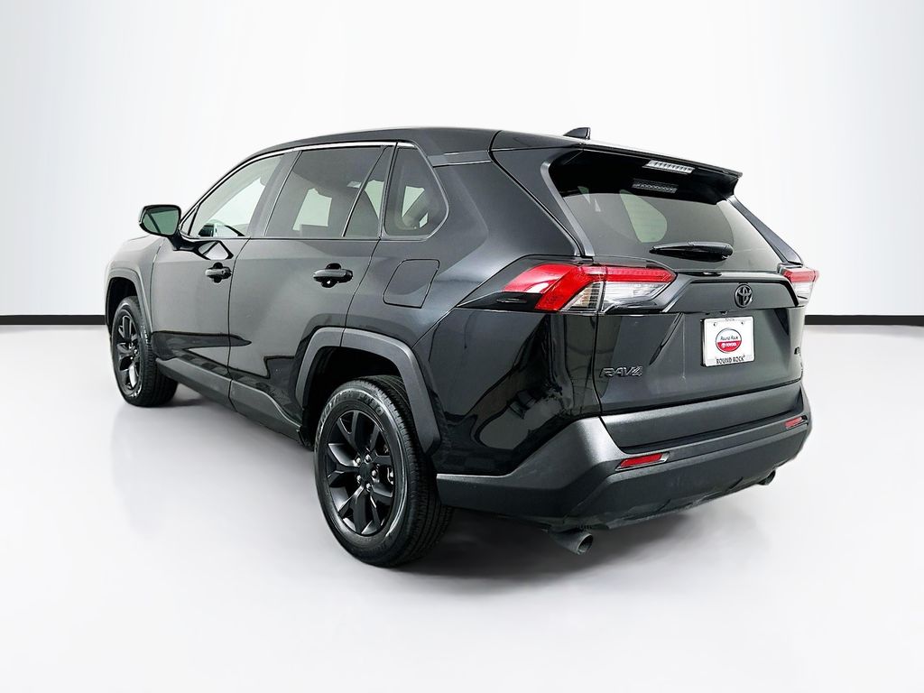 2023 Toyota RAV4 LE 7