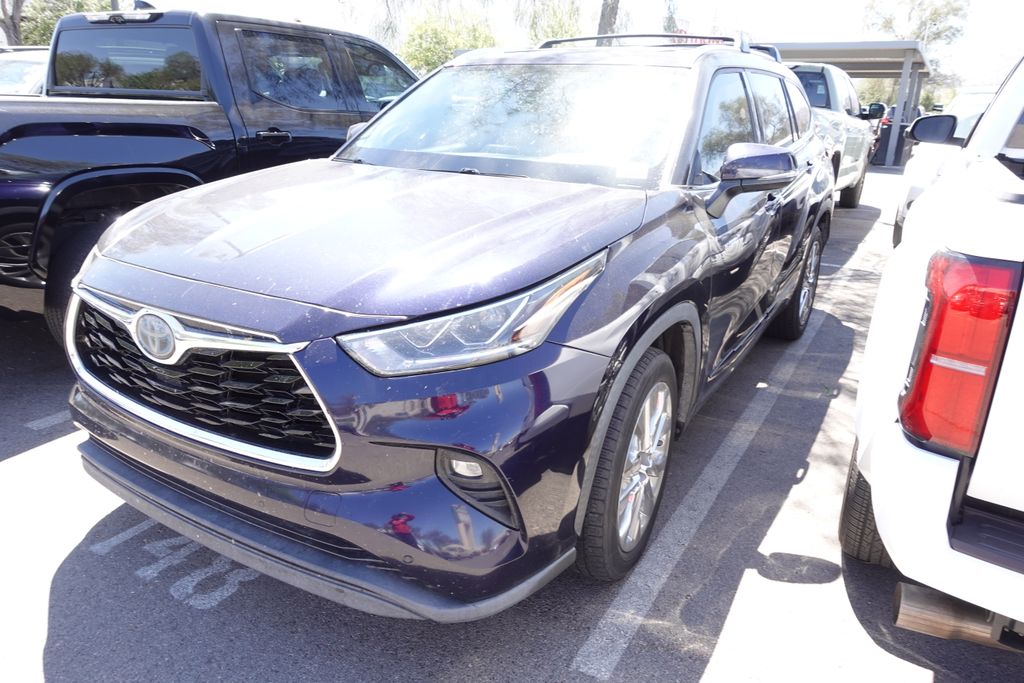 2020 Toyota Highlander Limited Hybrid 4x2's photo