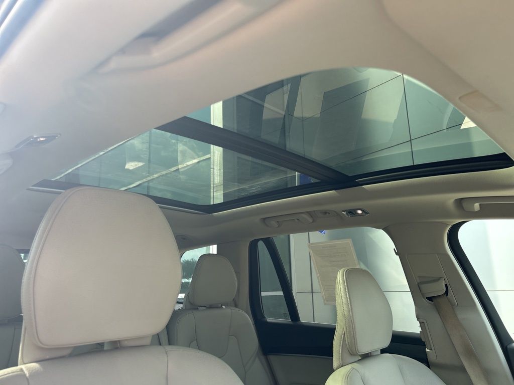 2019 Volvo XC90 T6 Momentum