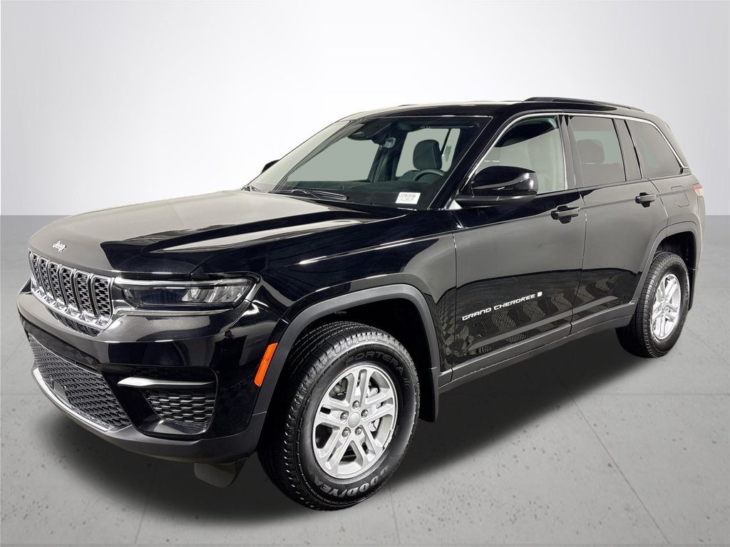 2025 Jeep Grand Cherokee Laredo photo 2