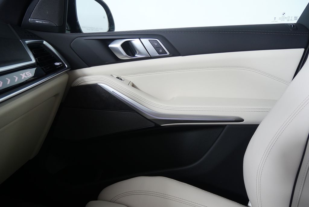 Thumbnail: 2026 BMW X5 - 23